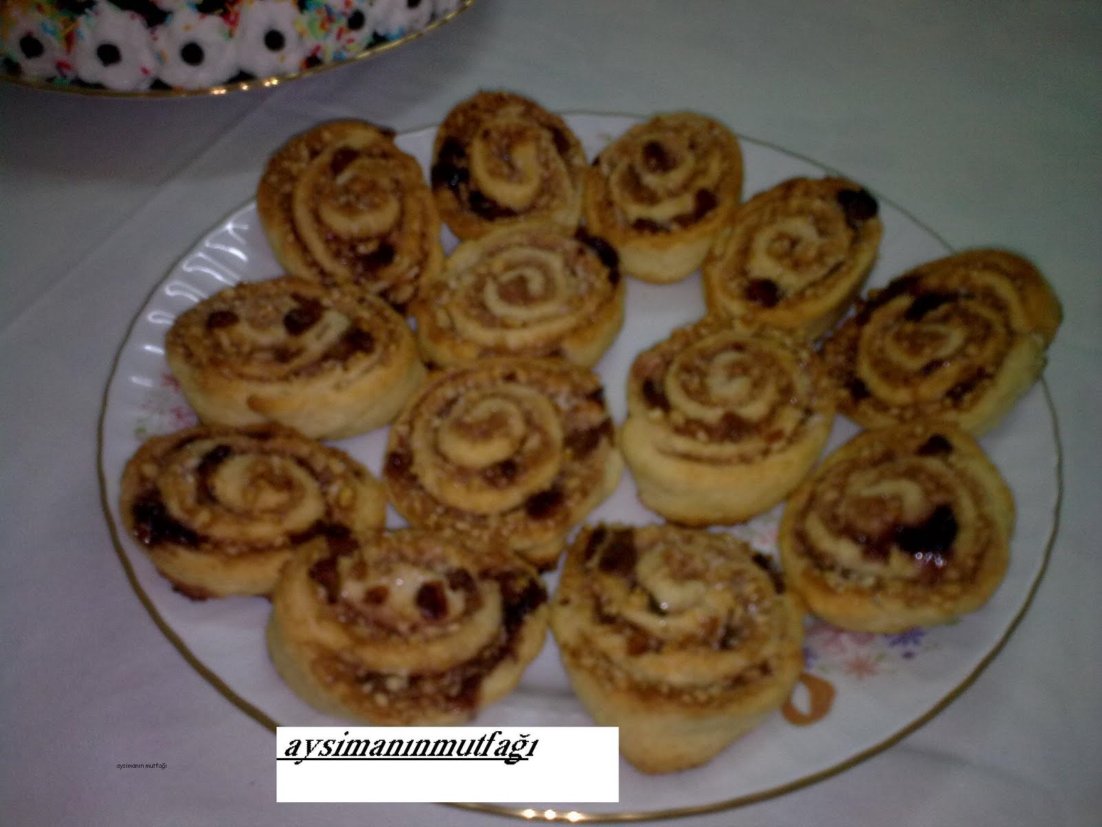 Meyveli Fındıklı Çörek Meyveli Fındıklı Çörek