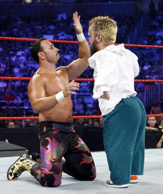 http://4.bp.blogspot.com/_EsvM85tAFvA/SlcIPw9DwLI/AAAAAAAAD1Q/XwINAT-24VE/s400/hornswaggle+chavo+guerrero+de+rodillas.jpg