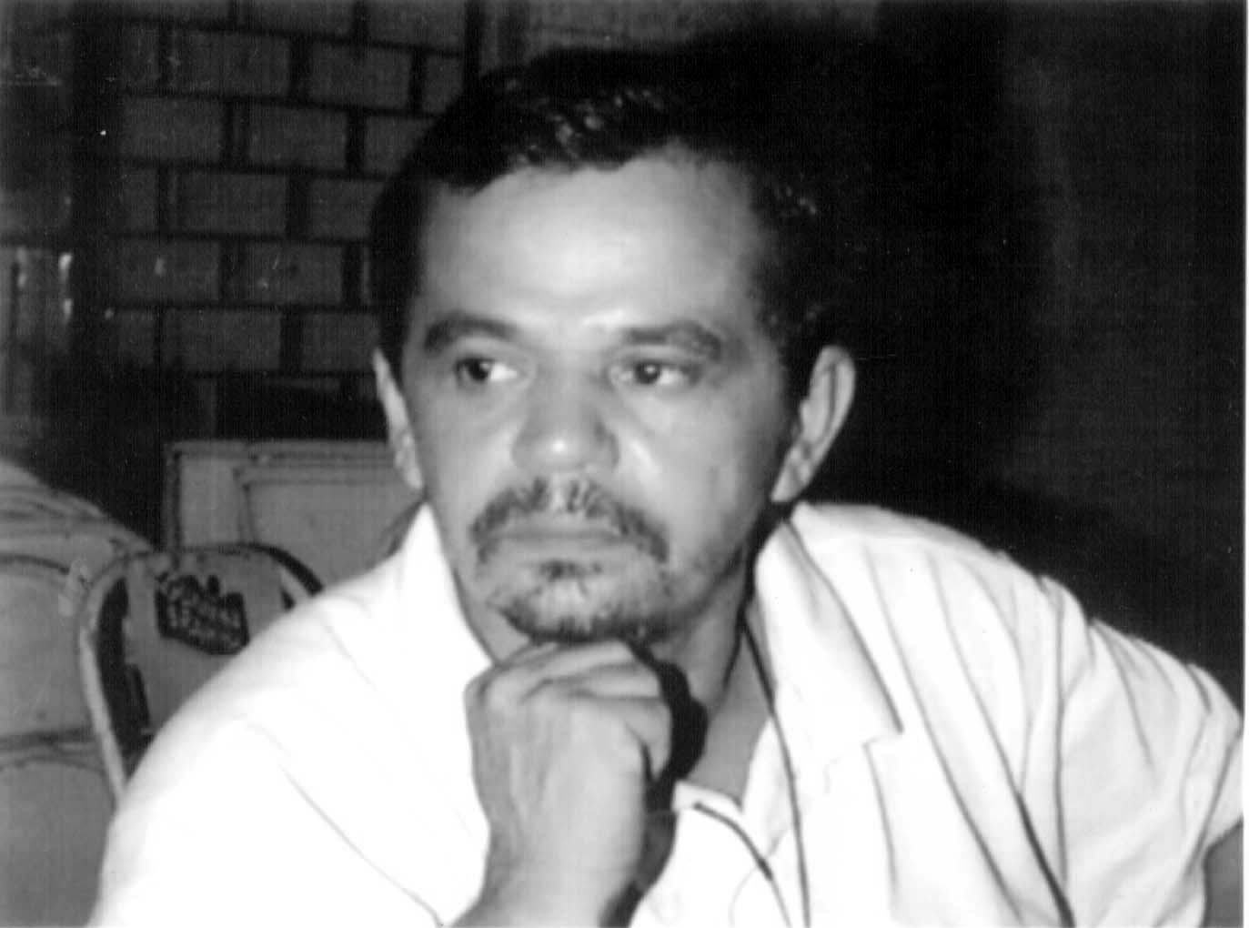 [Raimundinho+preto+e+branco.jpg]