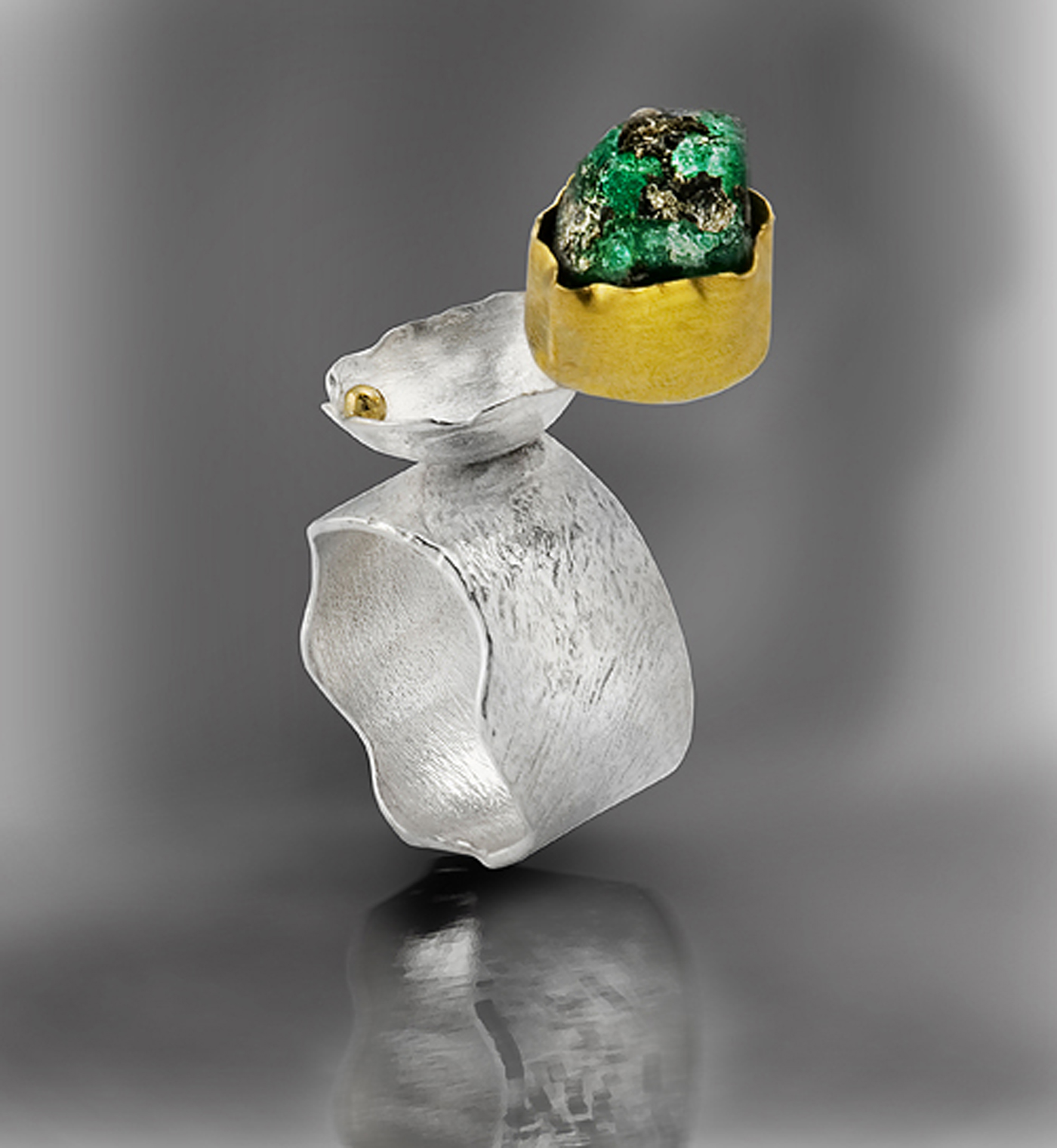 [Sarit-Wolfus-Emerald_Ring.jpg]