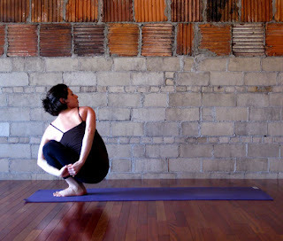 leongal's yoga space: Noose Pose - Pasasana @ Twisting Bound Squat leongal's yoga space: Noose Pose - Pasasana @ Twisting Bound Squat