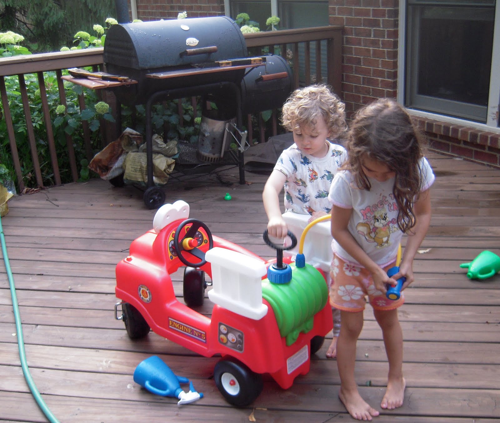 little tikes spray and rescue fire truck