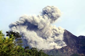 http://4.bp.blogspot.com/_F2fSgNr_cWc/TNY9vHvMsZI/AAAAAAAAADY/ZJUU3suMC5U/s1600/Merapi-04-Dalam.jpg