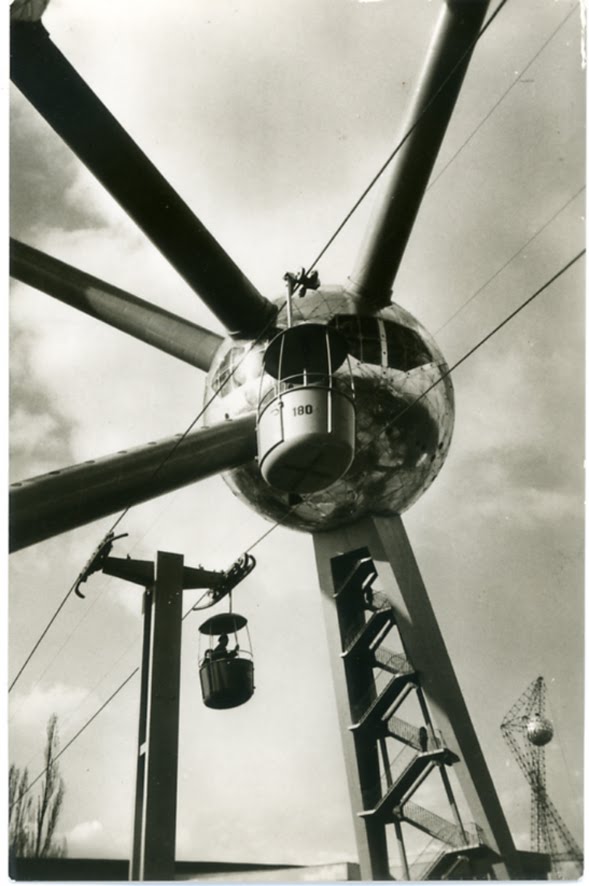 [blog-atomium-402.jpg]