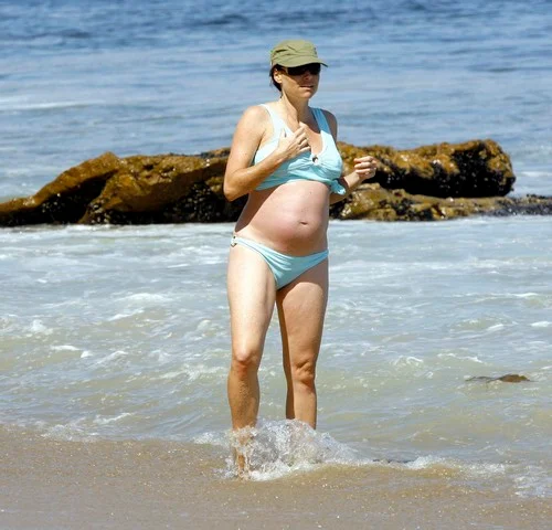 Minnie Driver showed off her baby bump