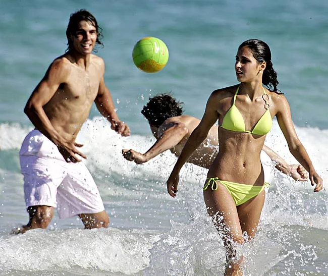 Wimbledon champion girlfriend Maria shows off her bikini body
