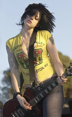 Brody Dalle Spinnerette Picture