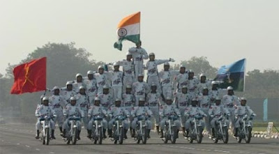 Akrobat Tentara India Diatas Sepeda Motor