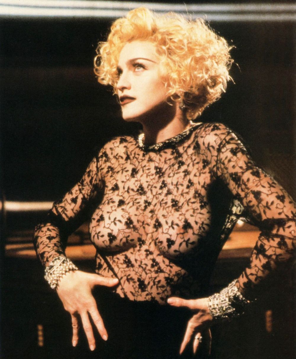 Madonna_Vogue+video_1990+(3).jpg