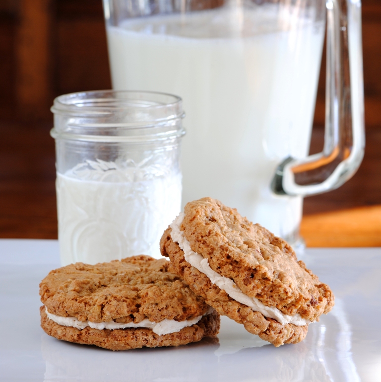JULES FOOD... Oatmeal Pecan Sandwich Cookie w/Maple Filling