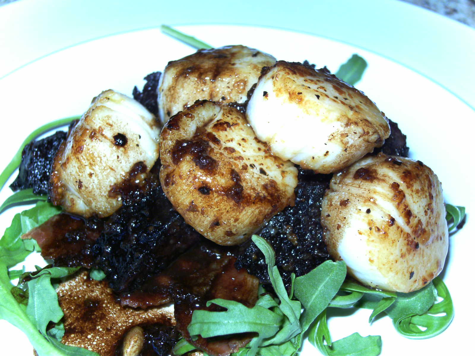 White Wine in the City Scallops with black pudding, crispy bacon and
