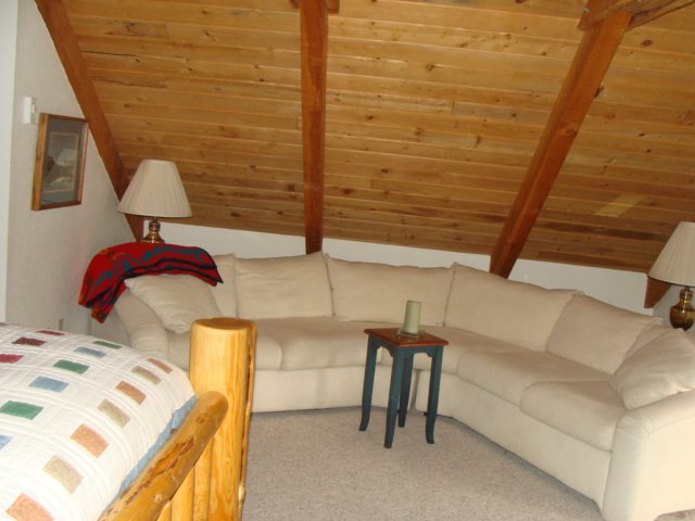 [seating+area+in+bedroom+wdeck.JPG]