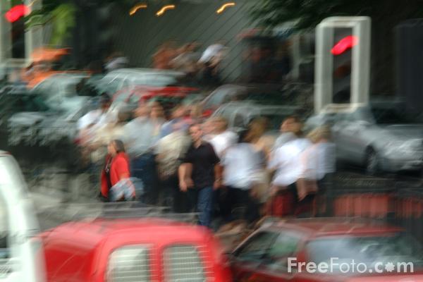 [04_26_9---People-on-the-move_web.jpg]