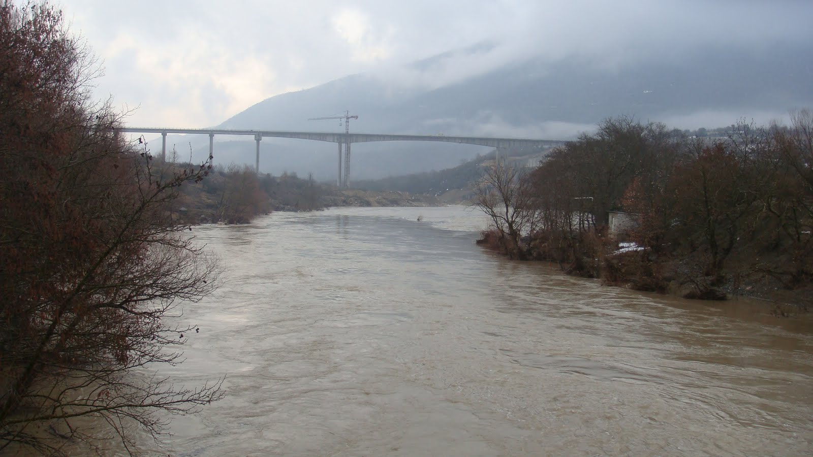 [ΑΛΙΑΚΜΩΝ+ΑΠΟ+ΓΕΦΥΡΑ+ΠΑΛΙΟΥΡΙΑΣ.JPG]