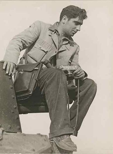 [Robert_Capa.jpg]