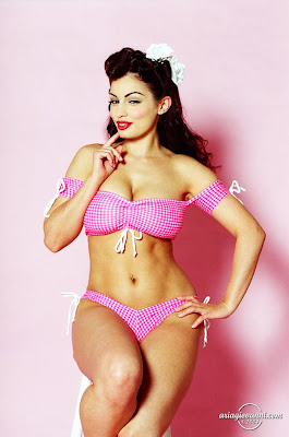 No Smoking In The Skull Cave Aria Giovanni Pink Pin Up