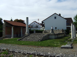 Teilrekonstruktion des Apollo-Grannus-Tempel von Phoebiana in Faimingen Teilrekonstruktion des Apollo-Grannus-Tempel von Phoebiana in Faimingen