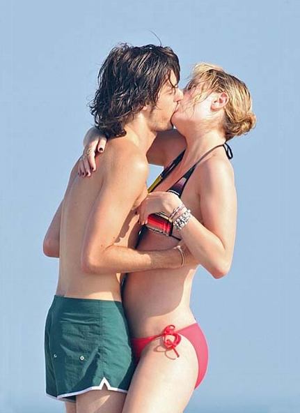 Bollywood Celebrity Mischa Barton Sexy Bikini Wallpapers & Biography Bollywood Celebrity Mischa Barton Sexy Bikini Wallpapers & Biography