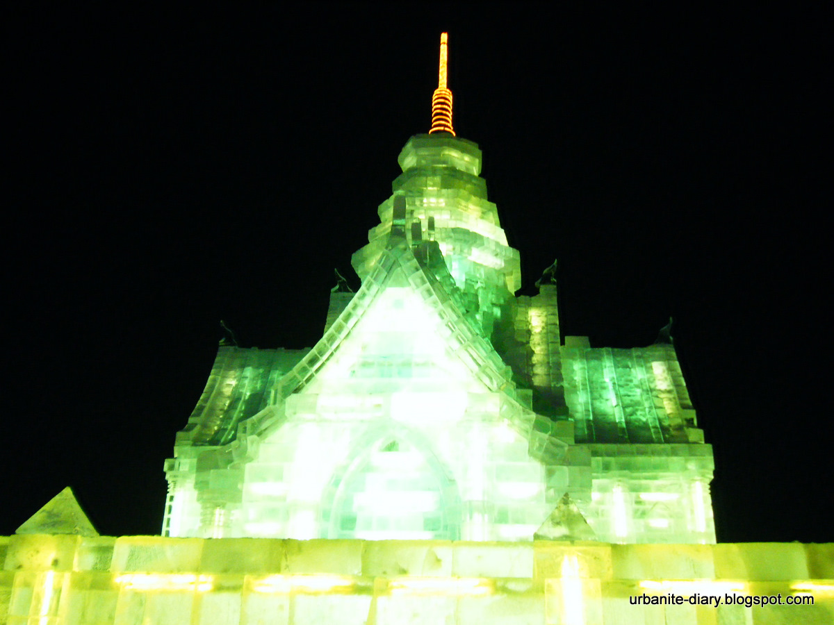 [Harbin+Ice+Festival+2010+r.JPG]