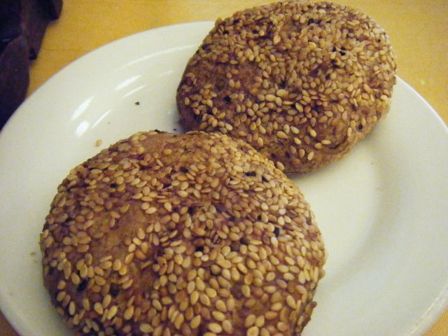 [Fried+bun+with+sesame.JPG]