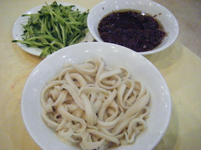 [Beijing+Zha+Jiang+Mian.JPG]