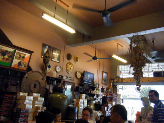 [Inside+Kedai+Kopi+Hai+Peng.JPG]