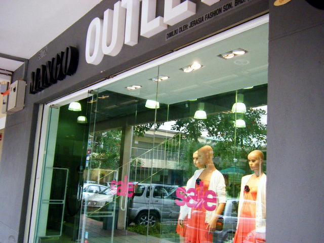 [MNG+Warehouse+Outlet.JPG]