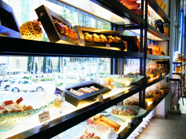 [Bread+&+Pastries+from+The+Loaf.JPG]