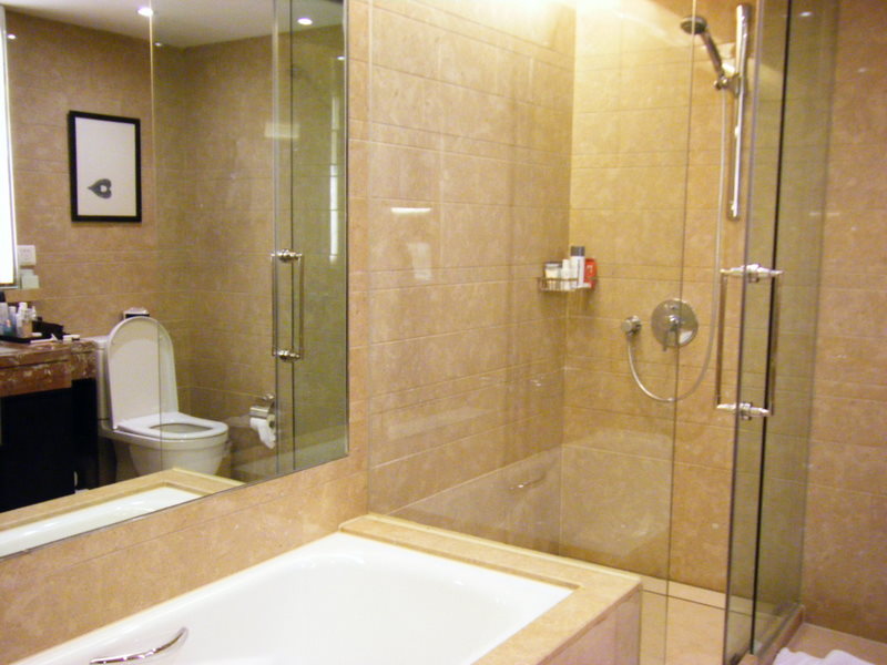 [Sheraton+Shanghai+Bathroom.JPG]