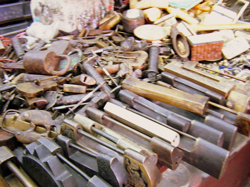 [Locks+Selling+at+Shanghai+Old+Street.JPG]