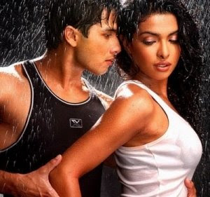 shahid priyanka intimate picture