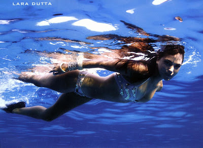 BLUE film still hot-sexy-indian-desi-heroine-hindi-bollywood-actress-lara-dutta-blue-film-movie-underwater-wet-drenched-soaking