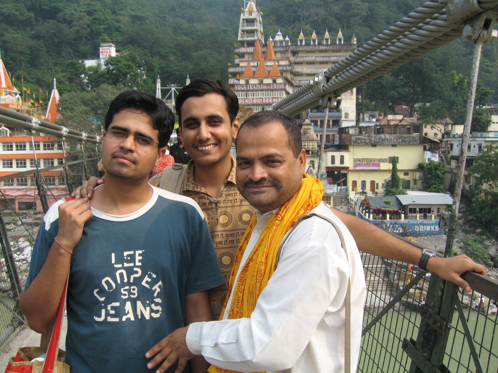 [Mohi,+his+friends+and+me+in+IIT+Roorkee+Rishikesh+in+Oct+08+119.jpg]