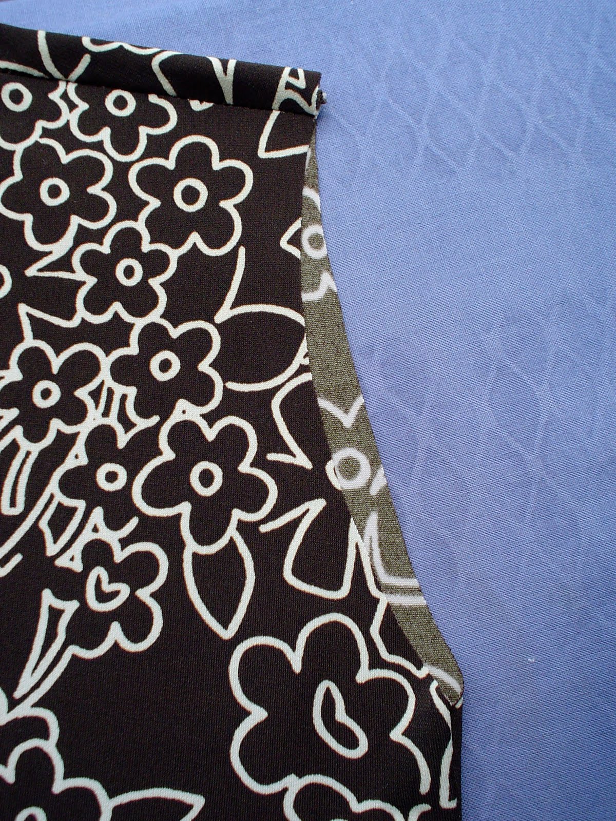 Amanda's Adventures in Sewing Bias tape finish for necklines and armholes