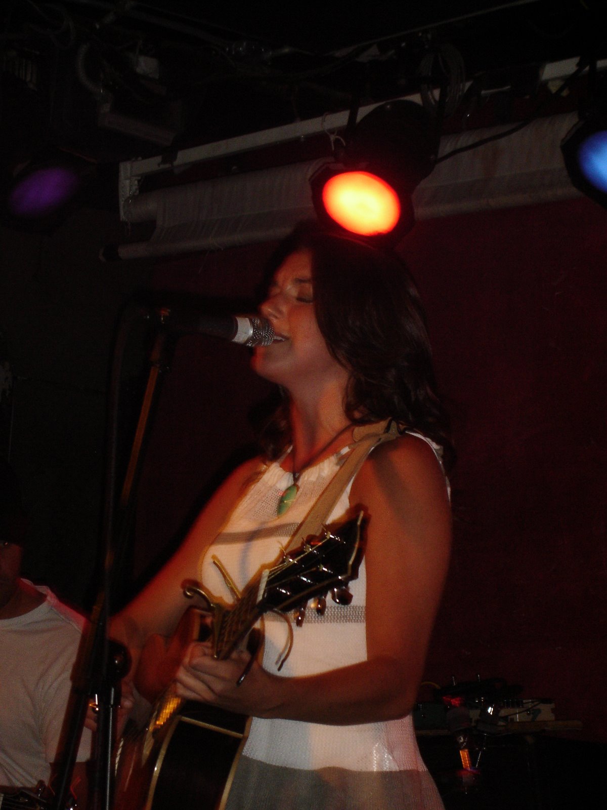 [amie+guitar+1.jpg]