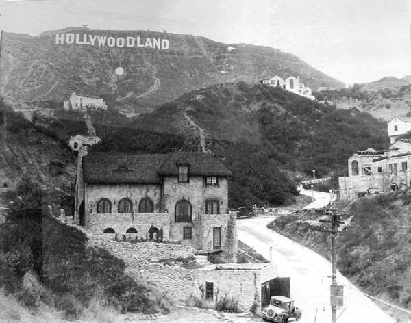 [Hollywoodland_Sign_and_house_Mid_20s(sm).jpg]