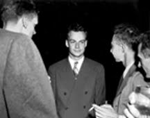 [Feynman_and_Oppenheimer_at_Los_Alamos.jpg]