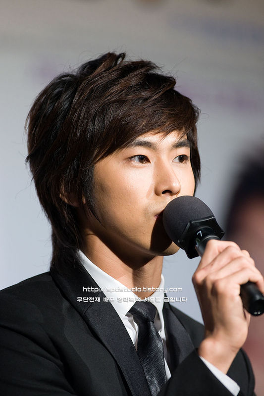 [4a182d5dd33d6d68fbf2c001.jpg]