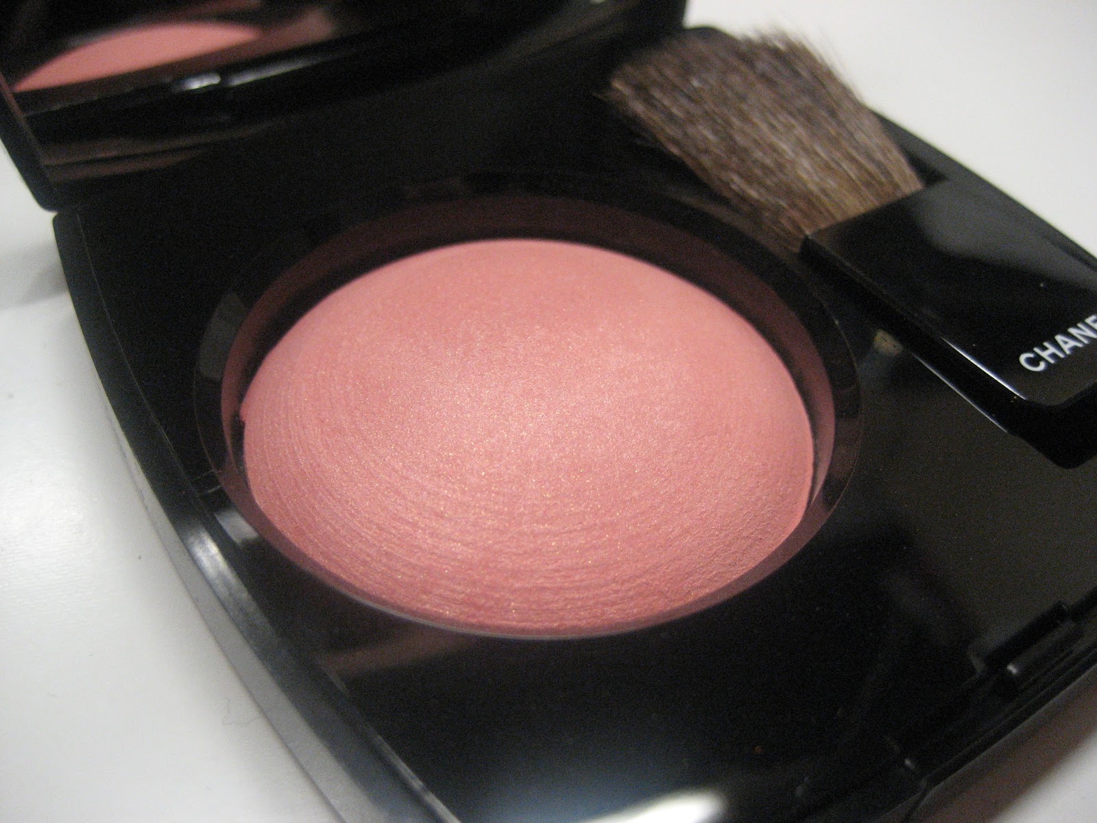 Chanel JOUES CONTRASTE Powder Blush 64 Pink Explosion