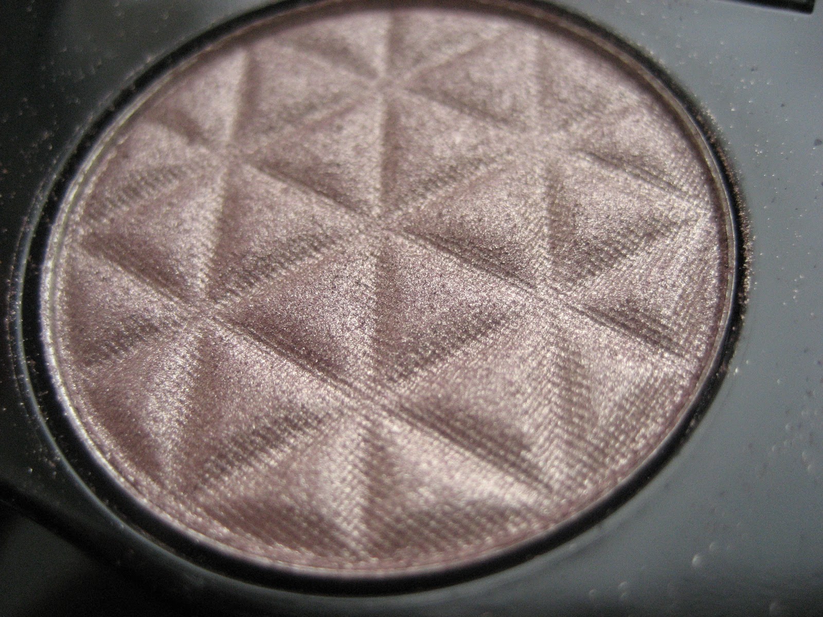delicate hummingbird. L'Oreal Studio Secrets Eyeshadow
