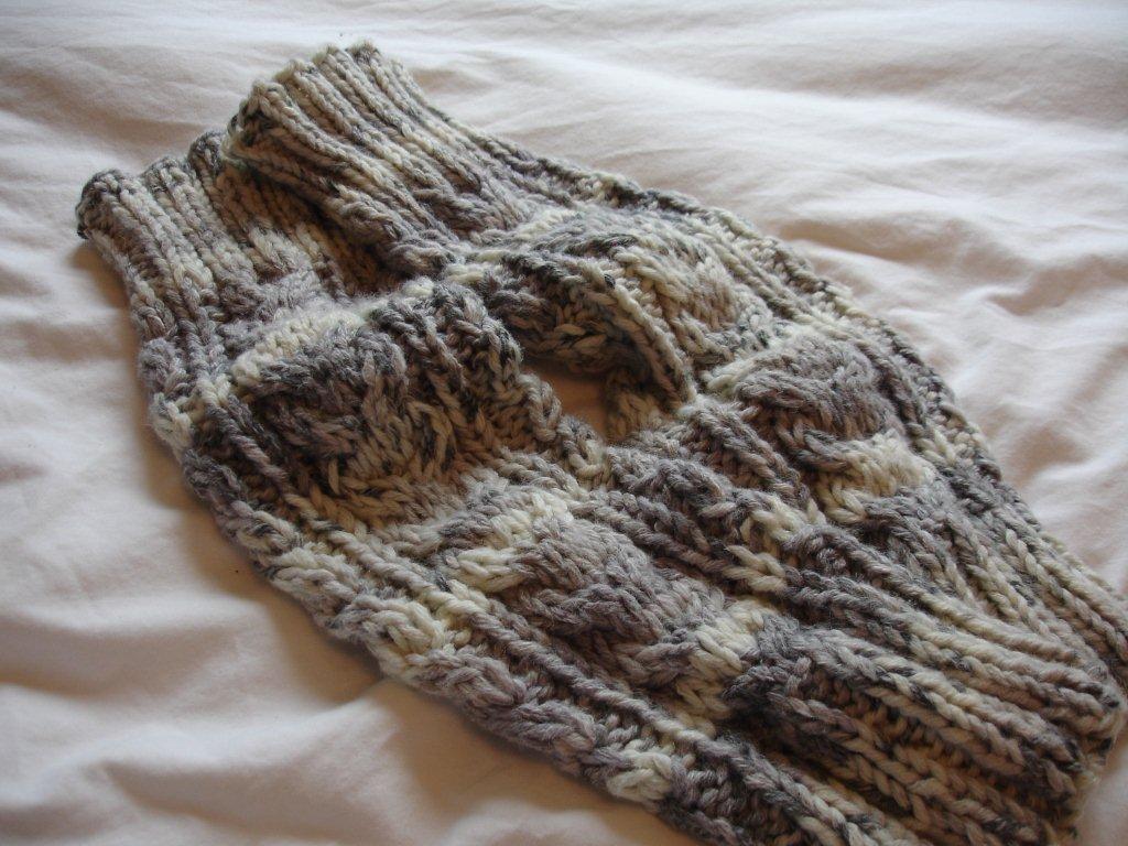 Marions Knitting: Krissie - Cable Leg Warmers