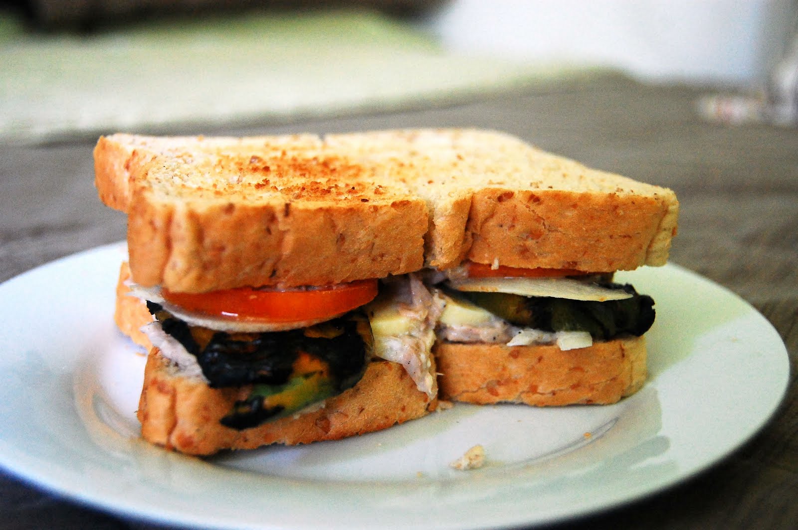Sexy Nomnom Grilled Tuna Sandwich with Roasted Bell Pepper