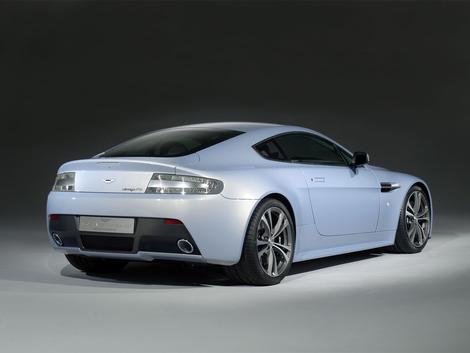 [Aston+Martin+V12+Vantage+RS+Concept+3.jpg]