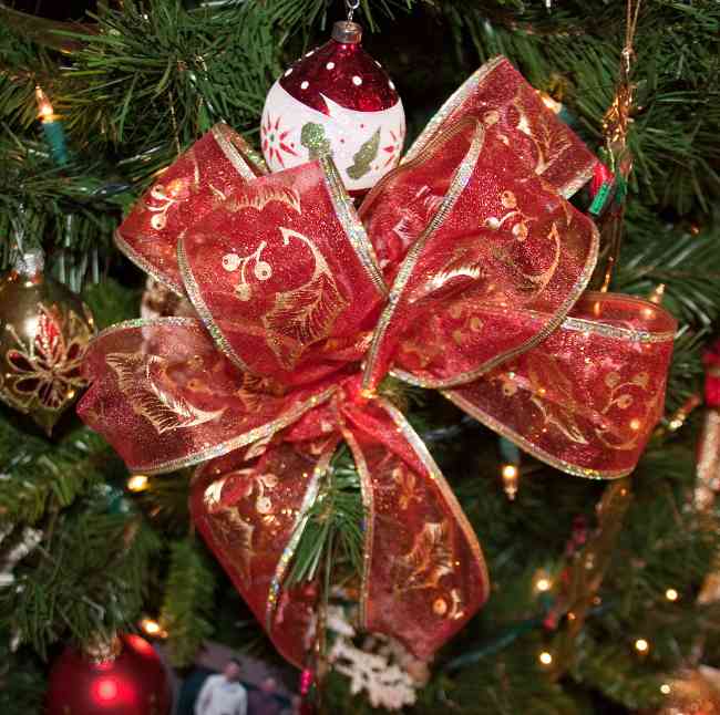 las fiestas llegaron ya decora tu arbol de navidad con lazos las fiestas llegaron ya decora tu arbol de navidad con lazos