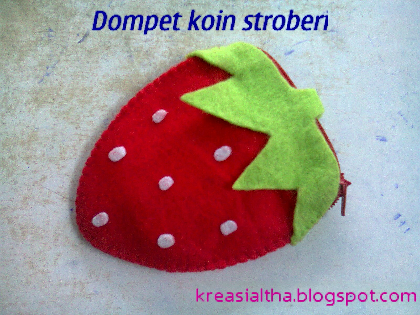 dompet koin stroberi