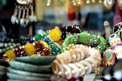 เครื่องประดับ ที่ตลาดด่านท่าขี้เหล็ก อ.แม่สาย จ.เชียงราย