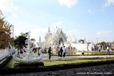 วัดร่องขุ่น จังหวัดเชียงราย สร้างโดยจิตรกร