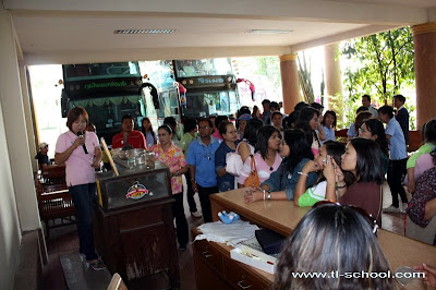 ชมการสาธิตการทำและดูเครื่องเงินว่าแท้หรือเทียม !!