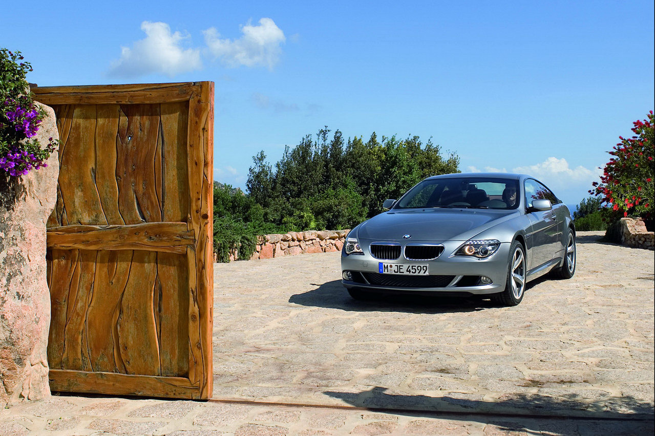 [Carscoop_08BMW6_021.JPG]