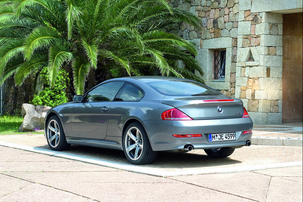 [Carscoop_08BMW6_028.JPG]